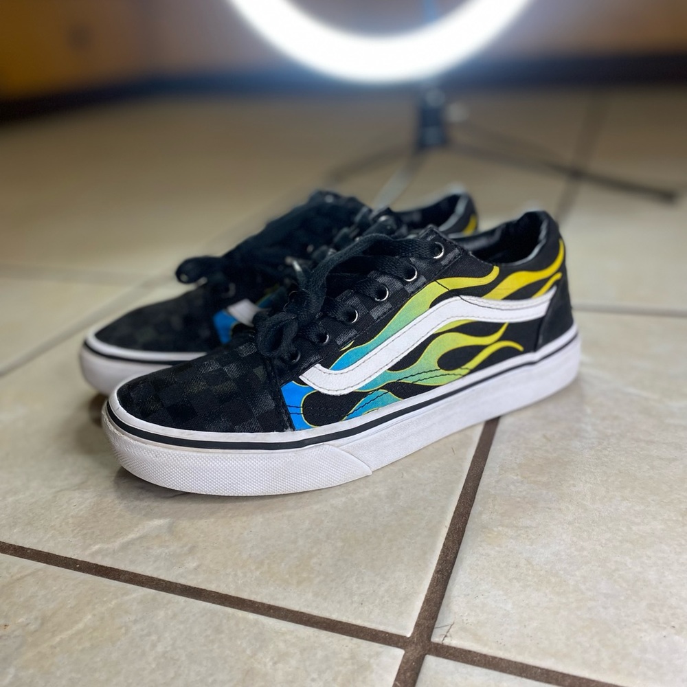 Vans Old Skool boys flames Checkerboard toe size 4.5
